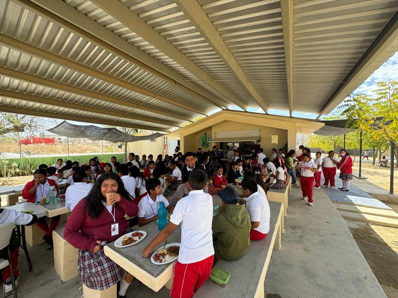 Children at a Sarahuaro community kitchen